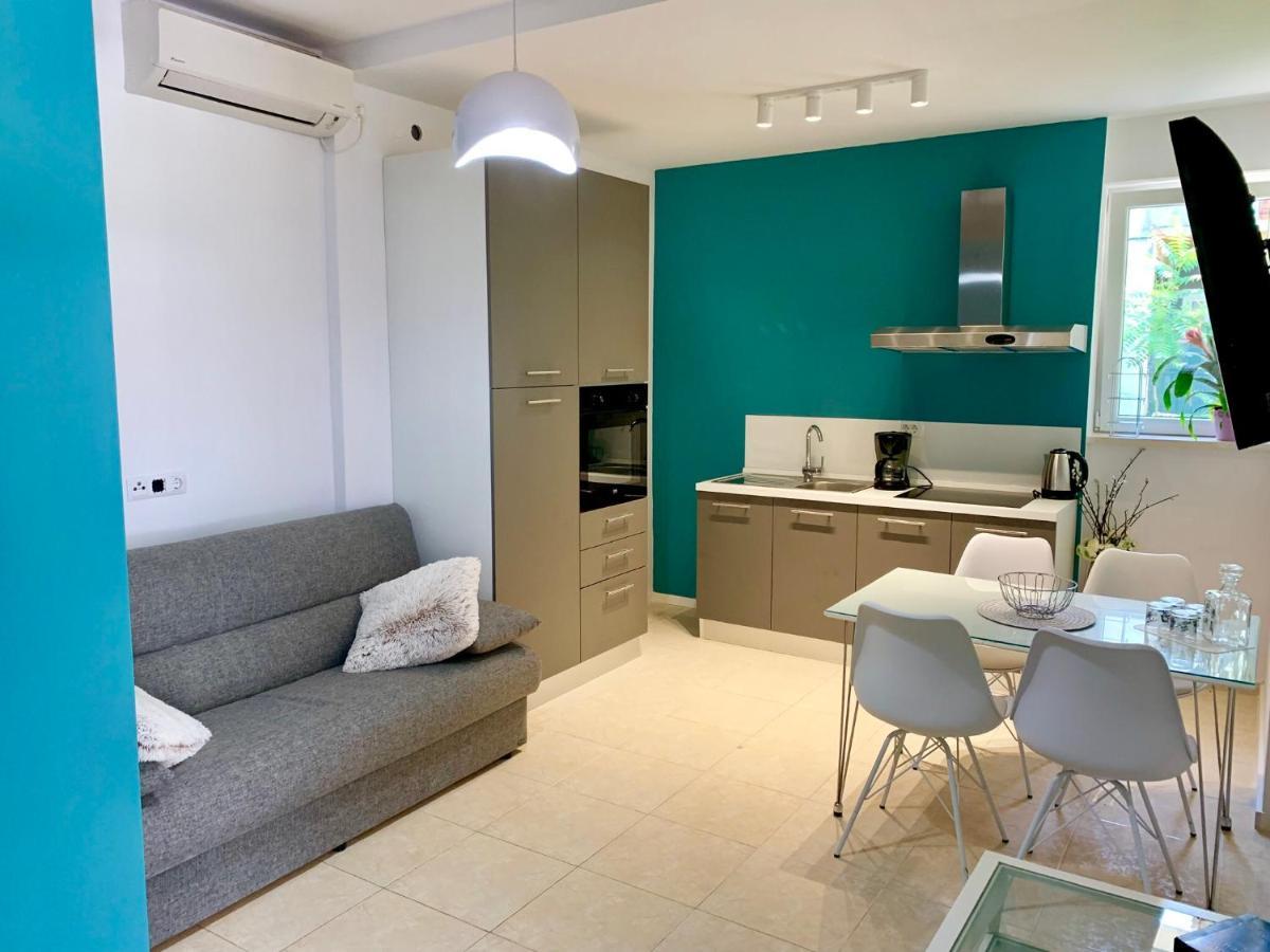 Deluxe Suites Mandic オミシュ エクステリア 写真