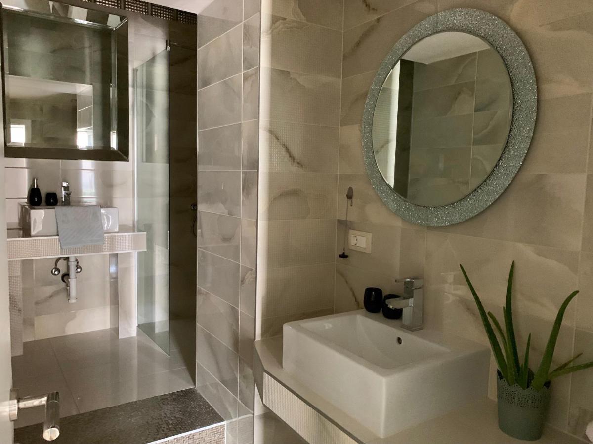 Deluxe Suites Mandic オミシュ エクステリア 写真