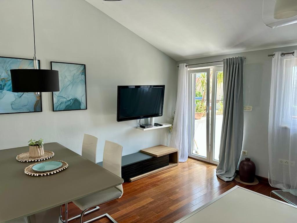 Deluxe Suites Mandic オミシュ エクステリア 写真